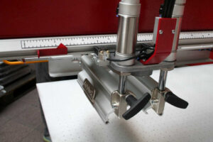 Anatol's vacuum pallet system is perfect for holding<br />
flat substrates like transfer paper in place for printing.